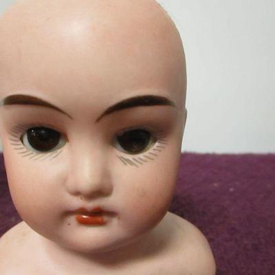 Lot 146 - Doll Heads