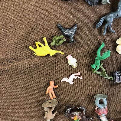 Lot #60 Cowboys, Army men and Indians toys