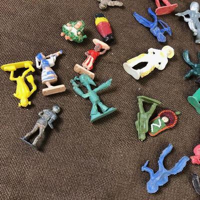 Lot #60 Cowboys, Army men and Indians toys
