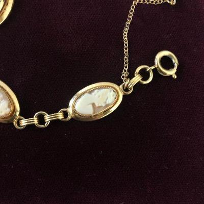 Lot # 167 Cameo Bracelet Good Tone 