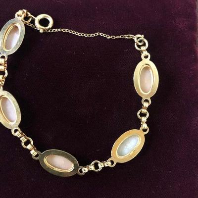 Lot # 167 Cameo Bracelet Good Tone 
