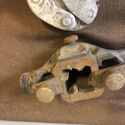 Lot # 219 CRAFTSMAN Pipe threader w/ dies and wrench