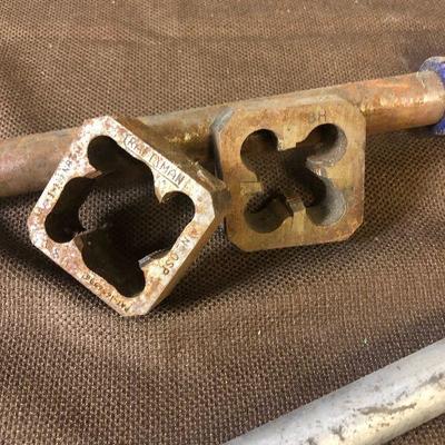 Lot # 219 CRAFTSMAN Pipe threader w/ dies and wrench