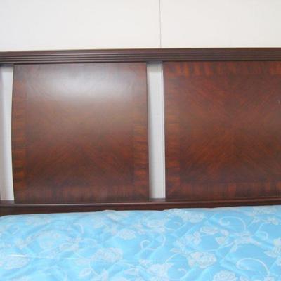 Lot 1001 - Queen Size Sleigh Bed Frame