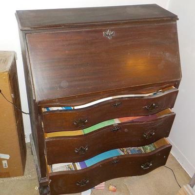 Chippendale, Desk with slant front.