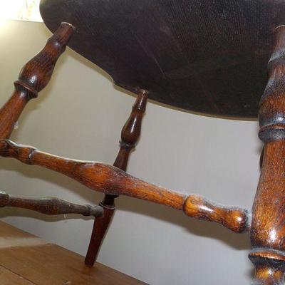 Shaker vintage 7 spindle chair.