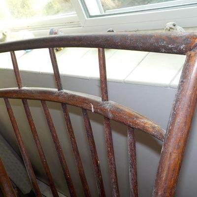 Shaker vintage 7 spindle chair.