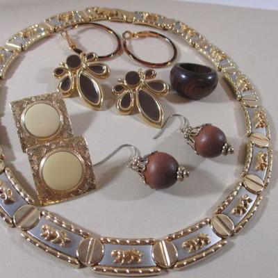 Small Gold Tone Necklace and Earrings and Ring Fashion All Wear 