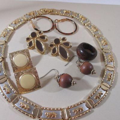 Small Gold Tone Necklace and Earrings and Ring Fashion All Wear 