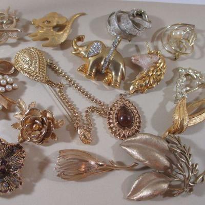  Vintage Lot of Mixed Gold tone Brooches Name Signed and Unsigned  All Wear 