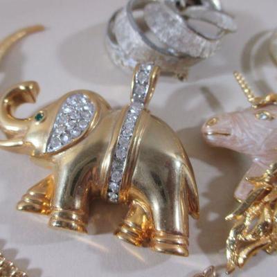  Vintage Lot of Mixed Gold tone Brooches Name Signed and Unsigned  All Wear 