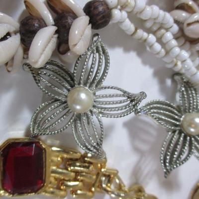 Lot of Vintage Costume Jewelry Signed and Unsigned 