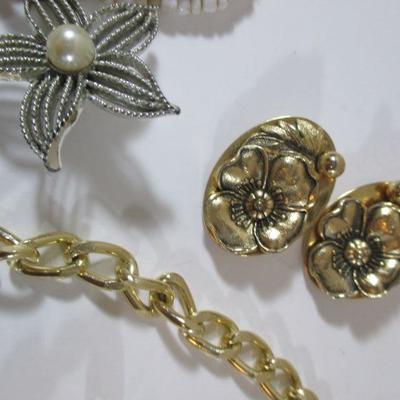 Lot of Vintage Costume Jewelry Signed and Unsigned 