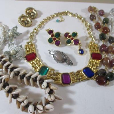 Lot of Vintage Costume Jewelry Signed and Unsigned 