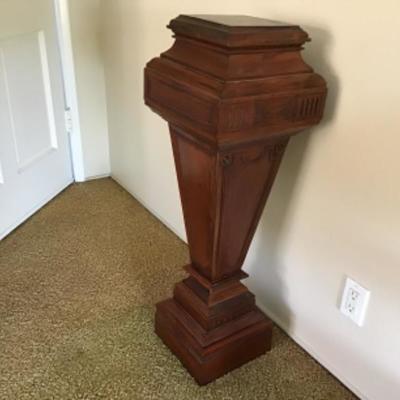 L-103 Arts and crafts wooden pedestal