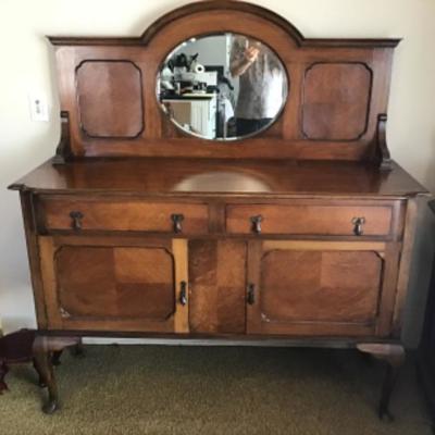 D-101 Antique queen and buffet