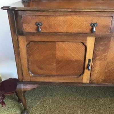 D-101 Antique queen and buffet
