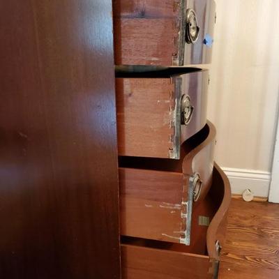 Up Lot 1: Vintage Dresser
