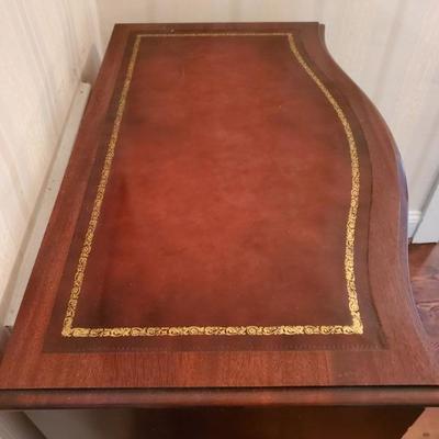 Up Lot 1: Vintage Dresser