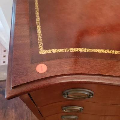 Up Lot 1: Vintage Dresser
