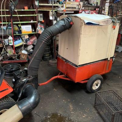 Simplicity Riding mower W/rear trailer leaf catcher