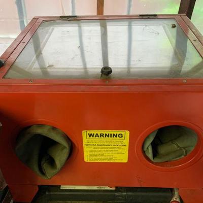 Sand blasting cabinet