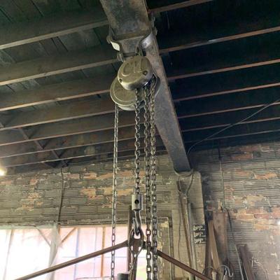 Chain, pully, hoist / engine puller