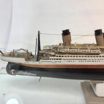 Completed model of RMS TITANIC inside display box, no lid