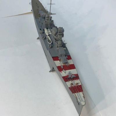 Plastic Ship Model Italian WWII Cruiser Pola