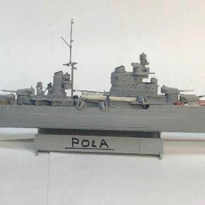 Plastic Ship Model Italian WWII Cruiser Pola
