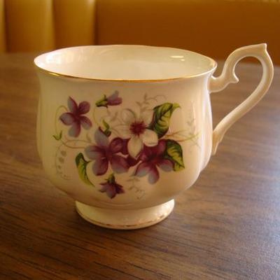 GR 148 - (4) Royal Doulton Teacups 