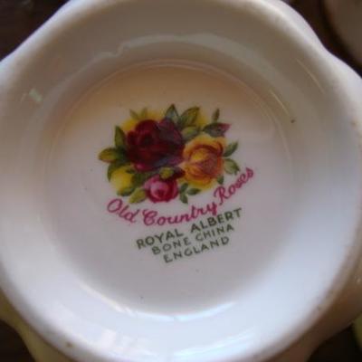 GR 148 - (4) Royal Doulton Teacups 