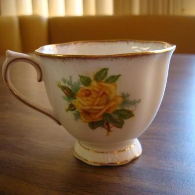 GR 148 - (4) Royal Doulton Teacups 