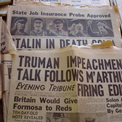 GR 152 - Lot of Old Vintage Newspapers - Major Headlines