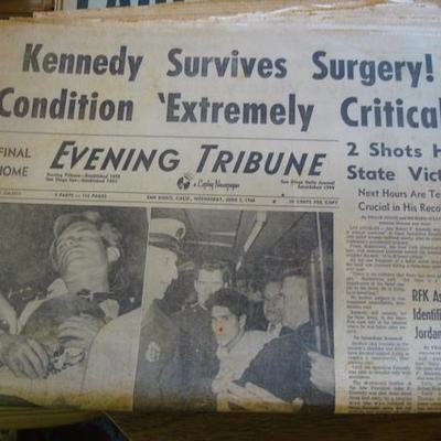 GR 152 - Lot of Old Vintage Newspapers - Major Headlines