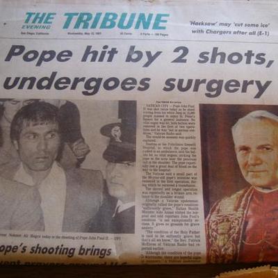 GR 152 - Lot of Old Vintage Newspapers - Major Headlines