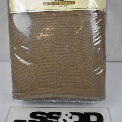 Queen Taupe, 100% Cotton Paisley Matelasse Bedspread, $51 Retail - New