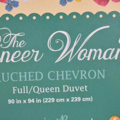 Full/Queen, The Pioneer Woman Ruched Chevron Duvet, White, $40 Retail - New