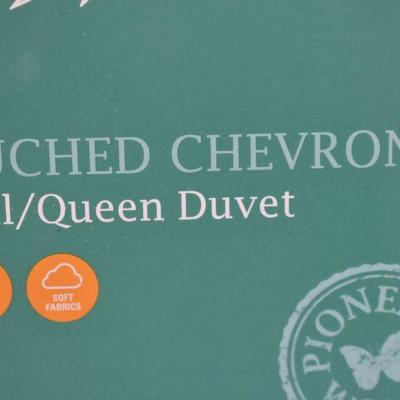 Full/Queen, The Pioneer Woman Ruched Chevron Duvet, White, $40 Retail - New