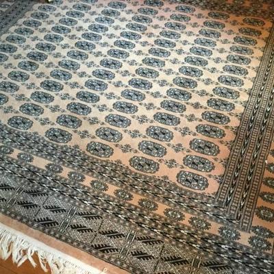 Gorgeous 8'x8' Square Silk Blend Rug