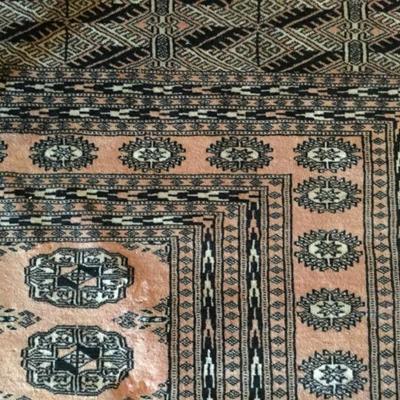Gorgeous 8'x8' Square Silk Blend Rug