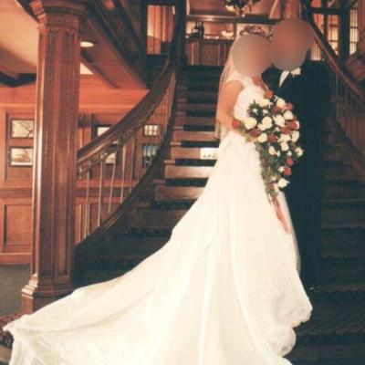 Wedding Dress Sweetheart Neckline size 6-8 with Train 
