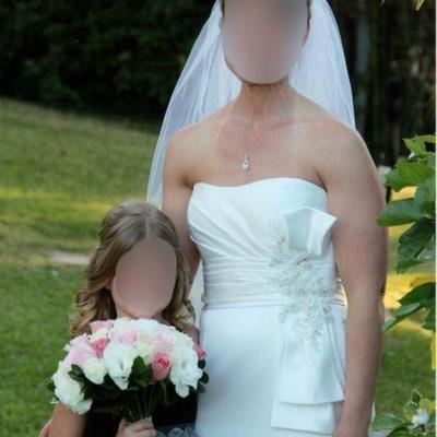 Wedding Dress Sweetheart Neckline Fitted size 6-8 with Train 