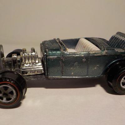 Johnny Lighting Custom 32 Ford Red Line.