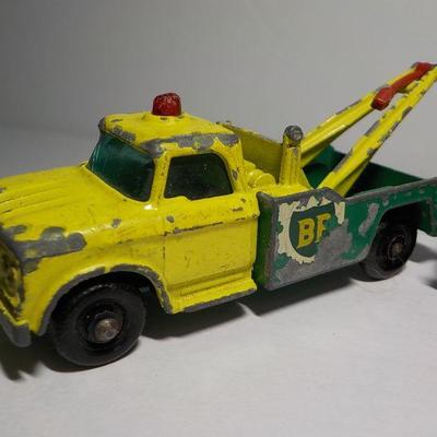 Matchbox BP Dodge Wreck truck 1968 and No. 59 Fire Mercury car.