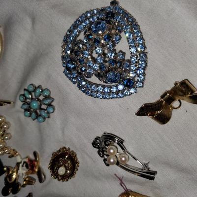 Brooch Lot#3