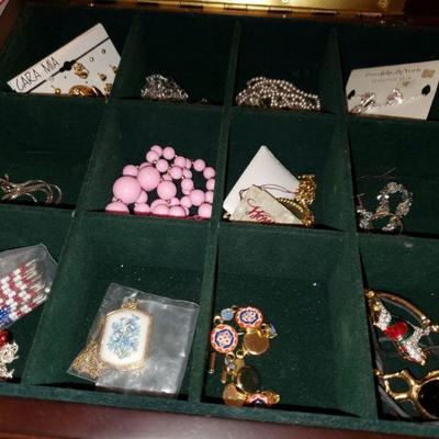Jewelry Box with Jewelry 