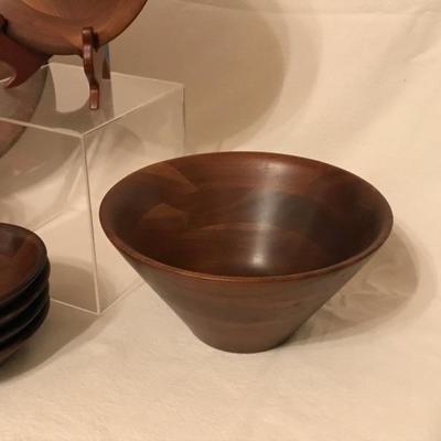 Lot 21 Wooden bowls
