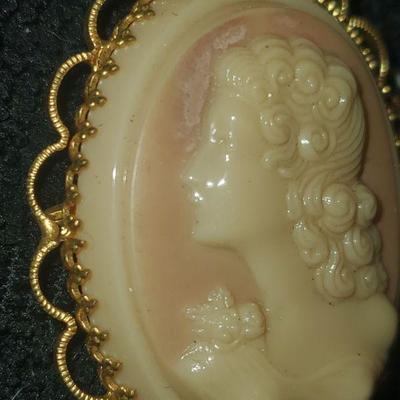 Vintage Cameo Brooch