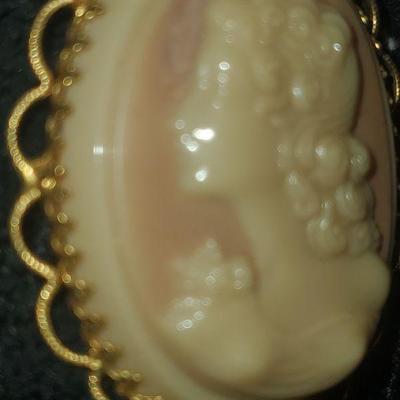 Vintage Cameo Brooch